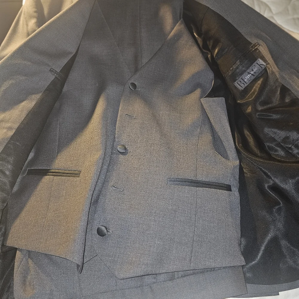 Vera Wang Slim Fit Gray Men's Tuxedo with Vest - Picture 3 of 4